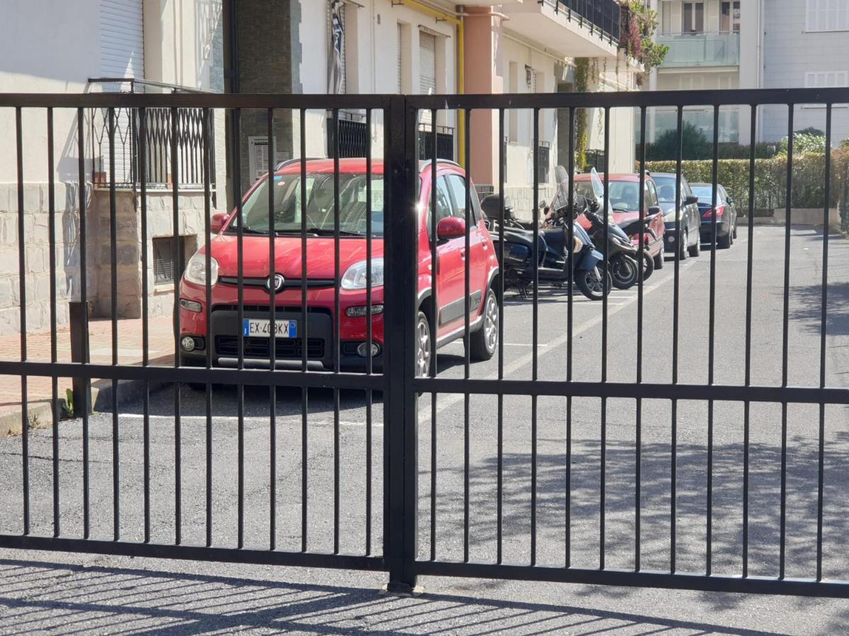Albenga Sul Mare Famiglie Ed Amici Fino 10 Posti Apartman Kültér fotó